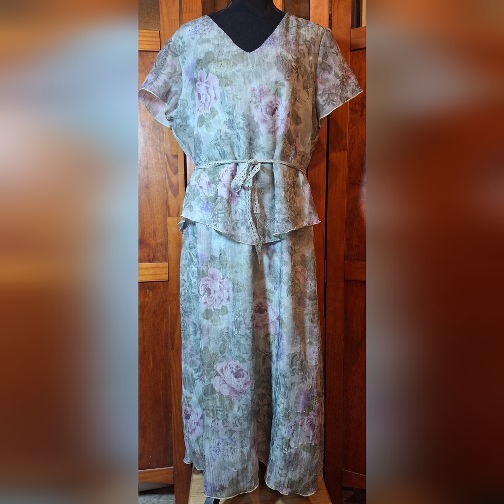 CONNECTED Floral Maxi Dress with Lace Belt